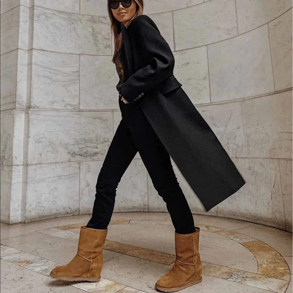 UGG | Classic Femme Short Boots In Chestnut NEW In Box - Picture 16 of 16